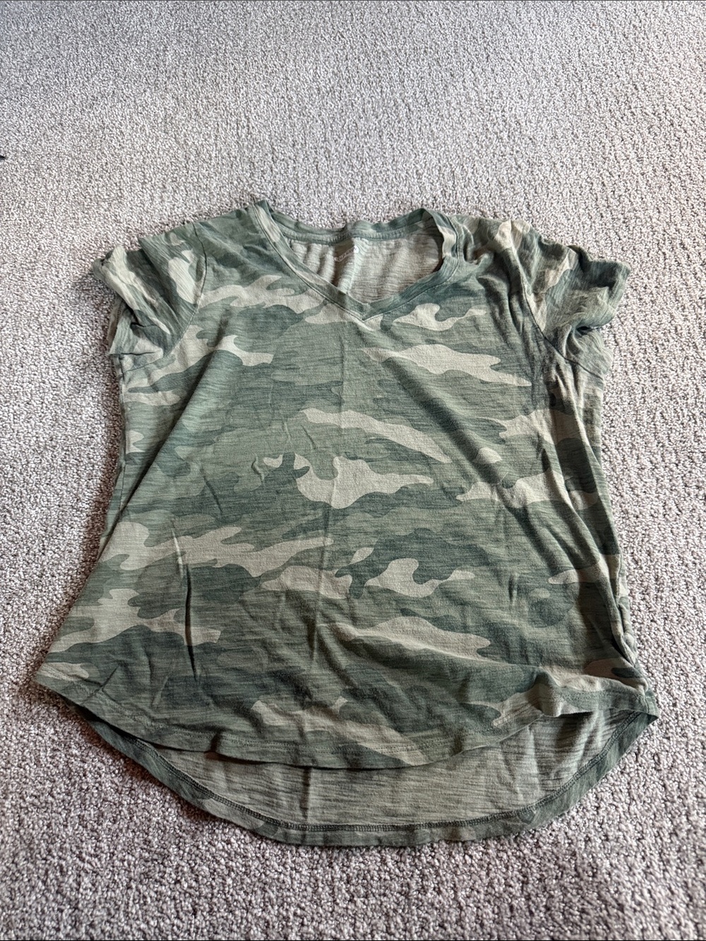 Women’s Camo V-Neck Short Sleeve Top
